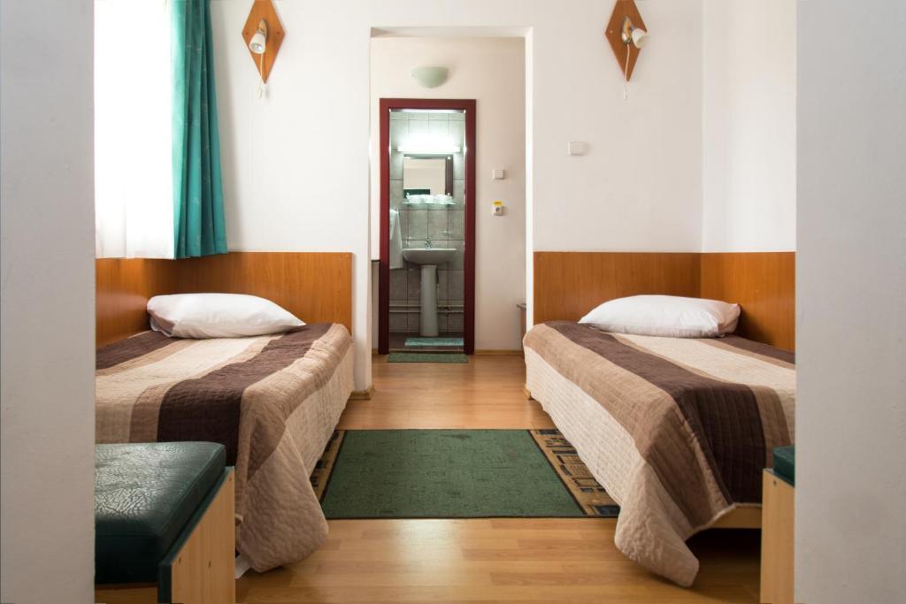 קלוז'-נאפוקה Hotel Beta חדר תמונה