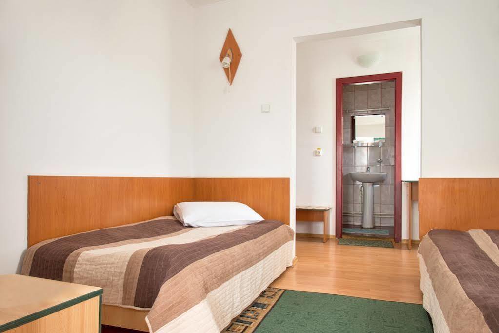 קלוז'-נאפוקה Hotel Beta מראה חיצוני תמונה