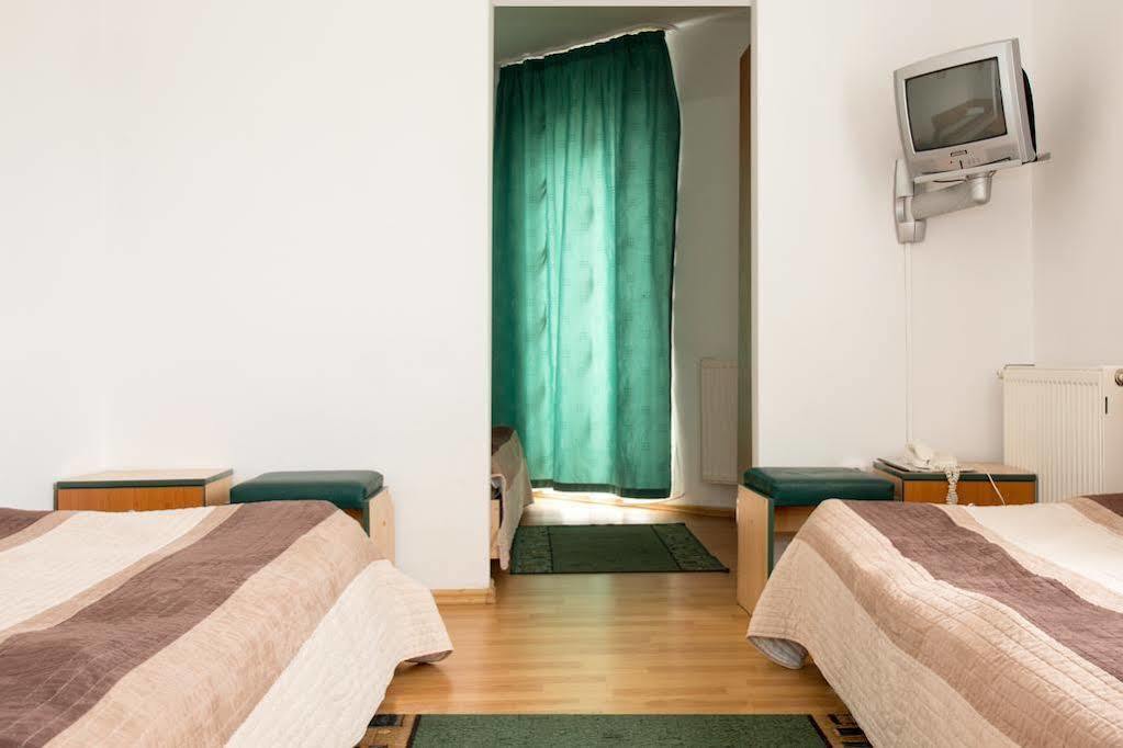 קלוז'-נאפוקה Hotel Beta מראה חיצוני תמונה
